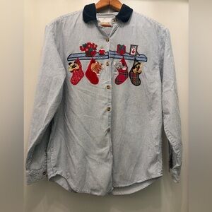 Casey & Max Embroidered Christmas Button Down Shirt Cats in Stockings Size M